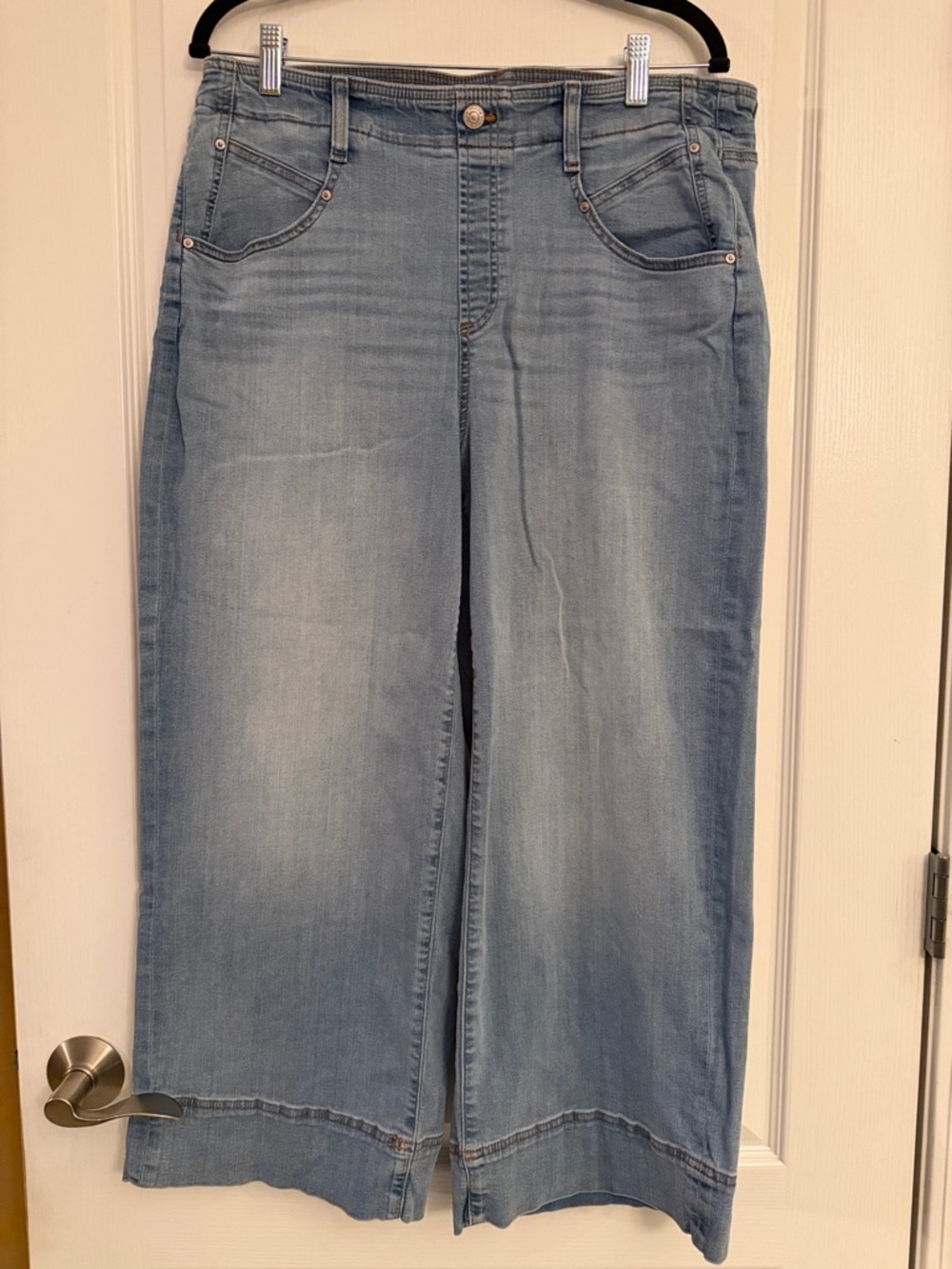 Chico's Light Blue Denim Pull-On Wide Leg Crop